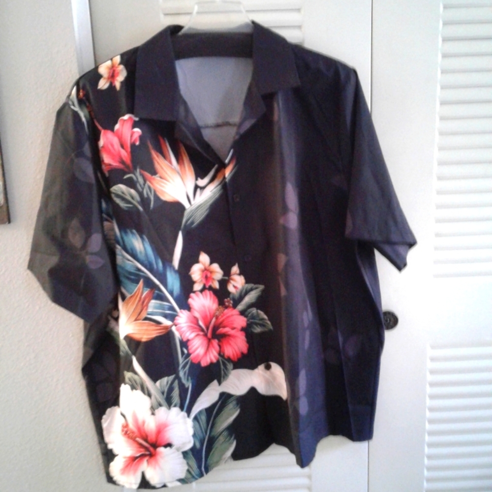 Mens Hawaiian Style Button Down Shirt